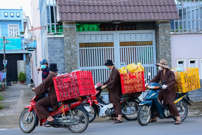 Continuing to support people in need in the Covid-19 pandemic of Hoang Phap Pagoda (series 2)